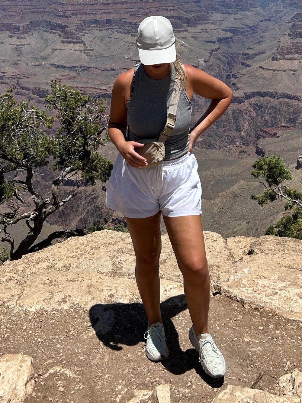 Avia flowy white shorts